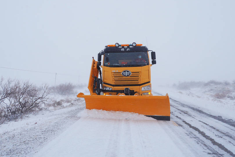 除冰扫雪车